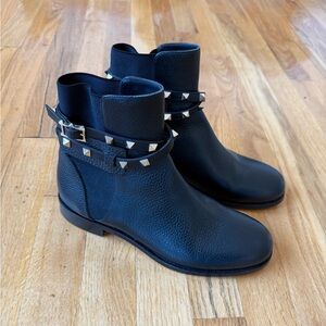 Valentino Garavani Black Chelsea Ankle Boots